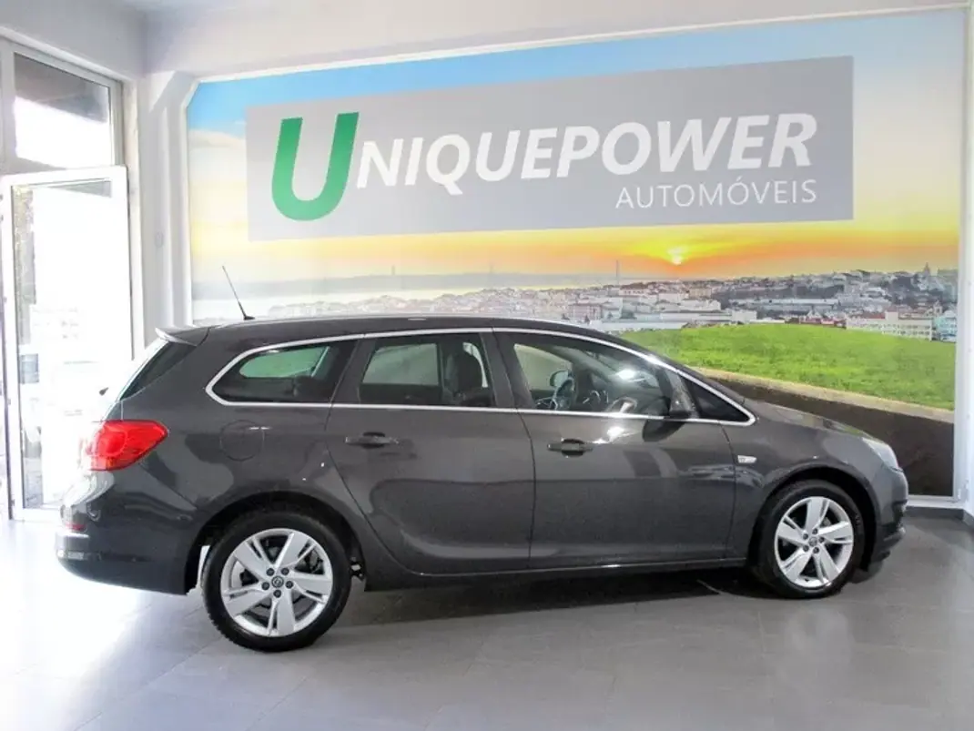 Opel Astra Sports Tourer 2016 - 7490 EUR, 250000 km - AUTO.MOTO.pt - 250000km - foto 6 de 49