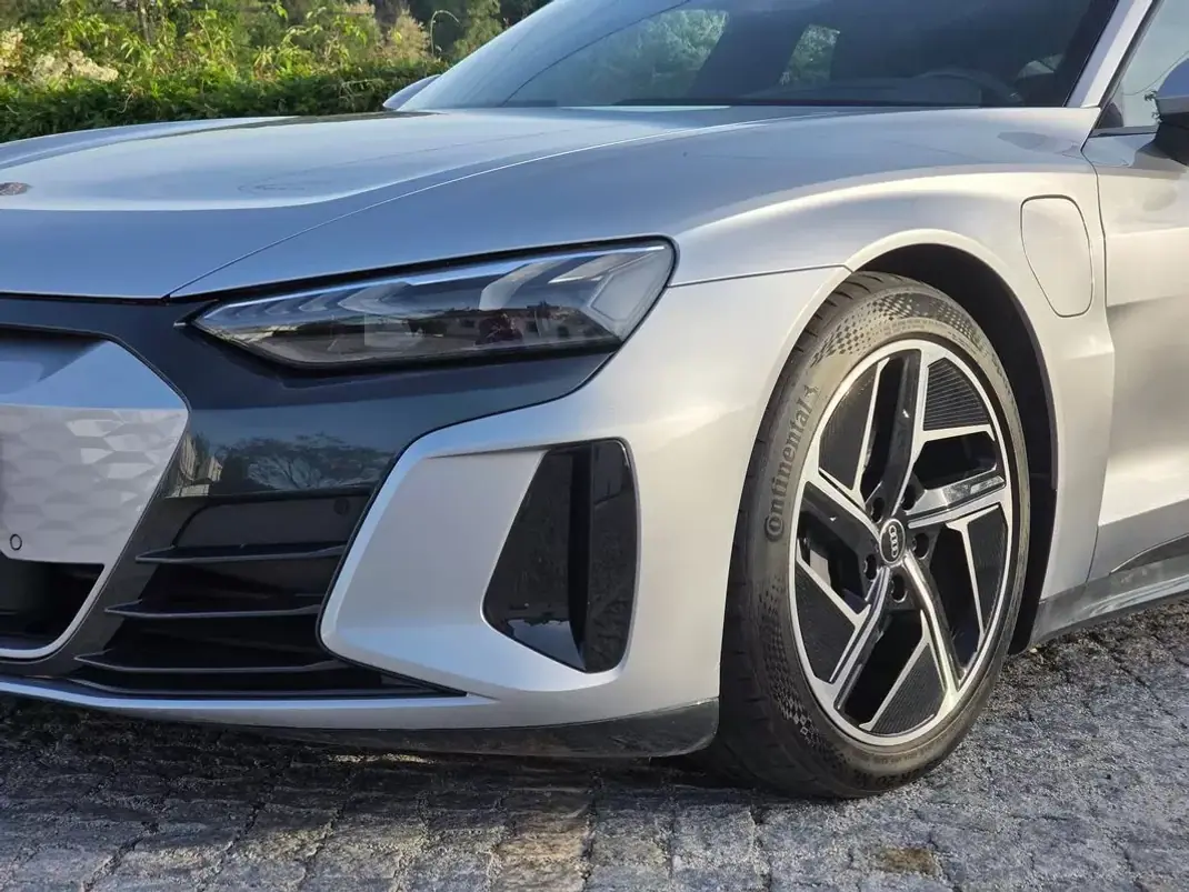 Audi e-tron GT 2021 - 52499 EUR, 100000 km - AUTO.MOTO.pt - 100000km - foto 6 de 46