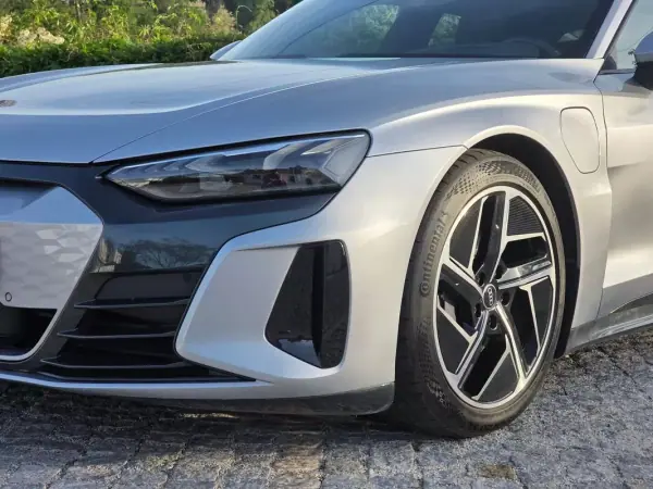 Audi e-tron GT 2021 - 52499 EUR, 100000 km - AUTO.MOTO.pt - 100000km - foto 6 de 46
