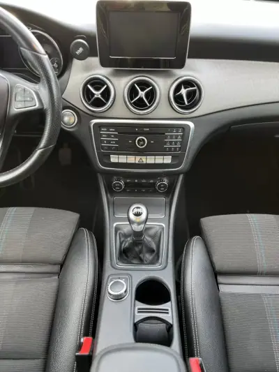 Mercedes-Benz CLA 200 2017 - 18900 EUR, 201000 km - AUTO.MOTO.pt - 201000km - foto 12 de 13