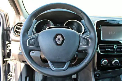 Renault Clio 2018 - 12250 EUR, 45634 km - AUTO.MOTO.pt - 45634km - foto 20 de 24