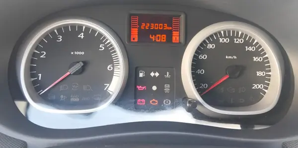 Dacia Duster 2010 - 7650 EUR, 223003 km - AUTO.MOTO.pt - 223003km - foto 12 de 12