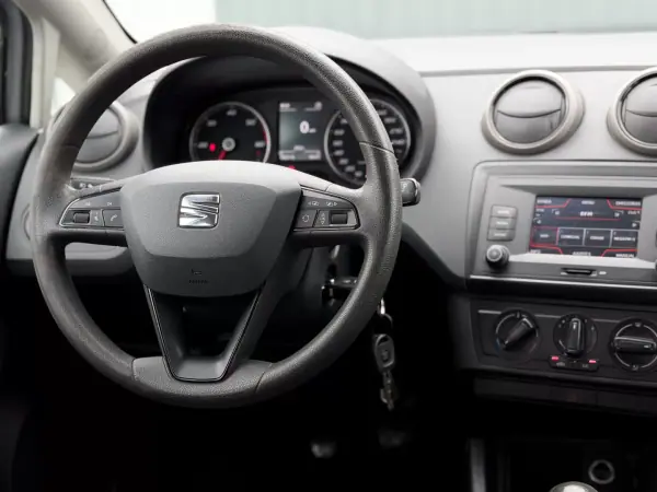SEAT Ibiza 2016 - 9900 EUR, 152213 km - 152213km - foto 8 de 13