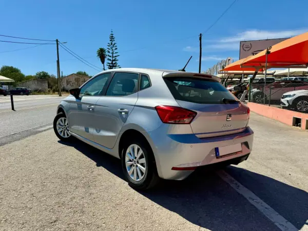 SEAT Ibiza 2023 - 15950 EUR, 73860 km - AUTO.MOTO.pt - 73860km - foto 4 de 9