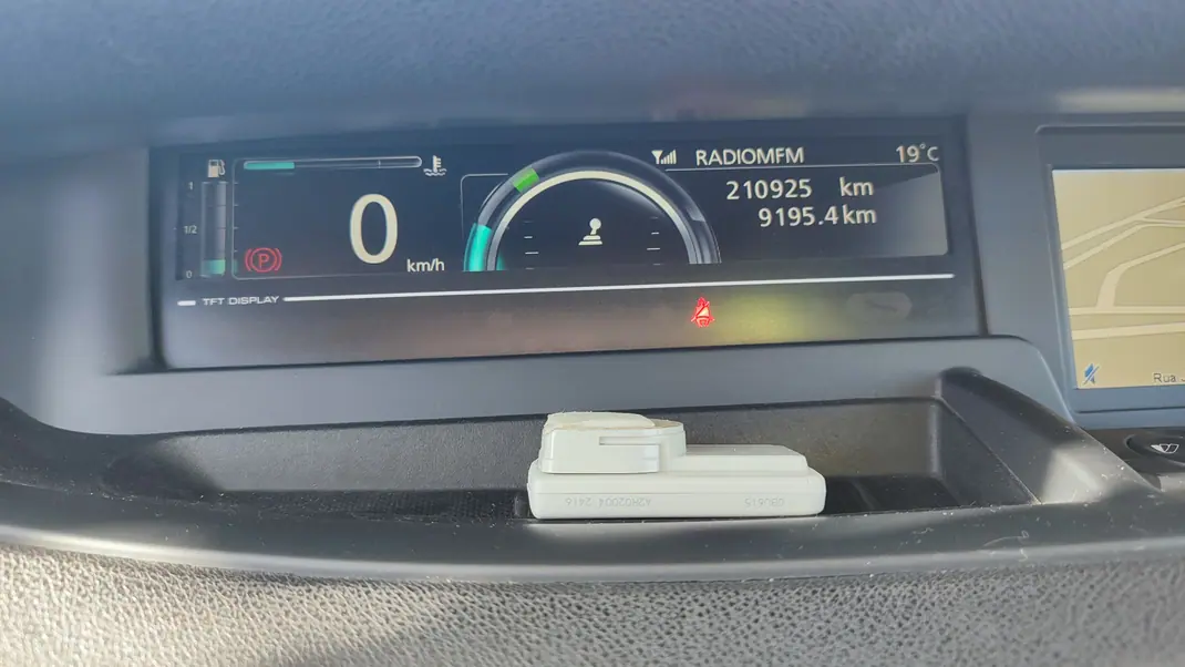 Renault Scénic 2014 - 8700 EUR, 210000 km - AUTO.MOTO.pt - 210000km - foto 10 de 18