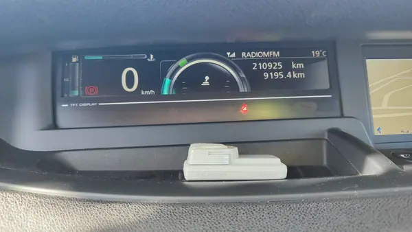 Renault Scénic 2014 - 7950 EUR, 210000 km - AUTO.MOTO.pt - 210000km - foto 10 de 18