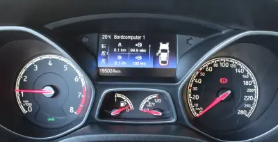 Ford Focus 2016 - 17990 EUR, 194500 km - AUTO.MOTO.pt - 194500km - foto 12 de 27