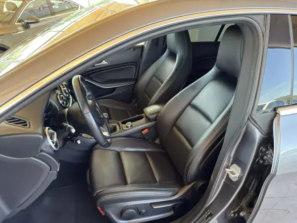 Mercedes-Benz CLA 180 2016 - 17950 EUR, 146271 km - AUTO.MOTO.pt - 146271km - foto 18 de 33