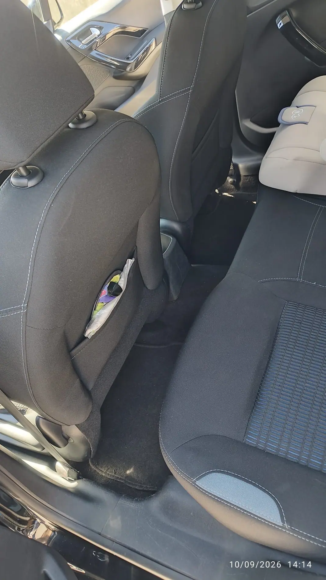 Peugeot 208 2015 - 7000 EUR, 133000 km - 133000km - foto 10 de 15