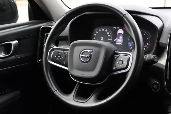 Volvo XC 40 2021 - 24500 EUR, 136304 km - AUTO.MOTO.pt - 136304km - foto 17 de 21