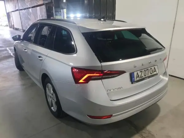 Skoda Octavia Break 2023 - 15999 EUR, 212121 km - AUTO.MOTO.pt - 212121km - foto 3 de 14