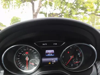 Mercedes-Benz A 180 2018 - 18900 EUR, 220000 km - AUTO.MOTO.pt - 220000km - foto 10 de 11