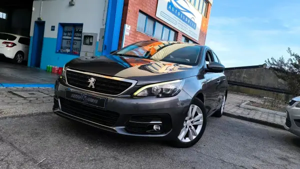 Peugeot 308 SW 2018 - 9900 EUR, 175000 km - AUTO.MOTO.pt - 175000km - foto 11 de 16