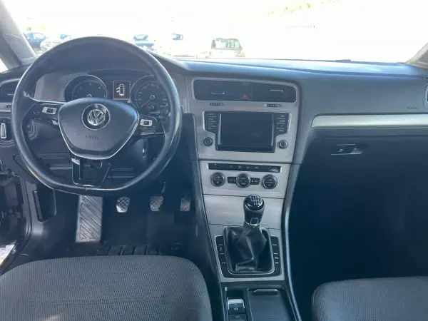 Volkswagen Golf 2015 - 8500 EUR, 318550 km - AUTO.MOTO.pt - 318550km - foto 9 de 12