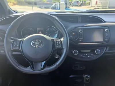 Toyota Yaris 2018 - 16750 EUR, 57032 km - AUTO.MOTO.pt - 57032km - foto 12 de 35