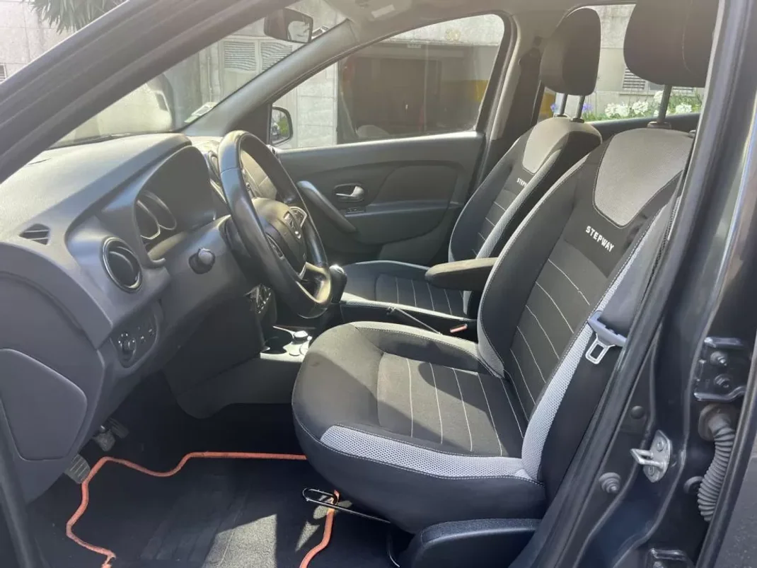 Dacia Sandero 2017 - 10950 EUR, 158000 km - AUTO.MOTO.pt - 158000km - foto 10 de 15