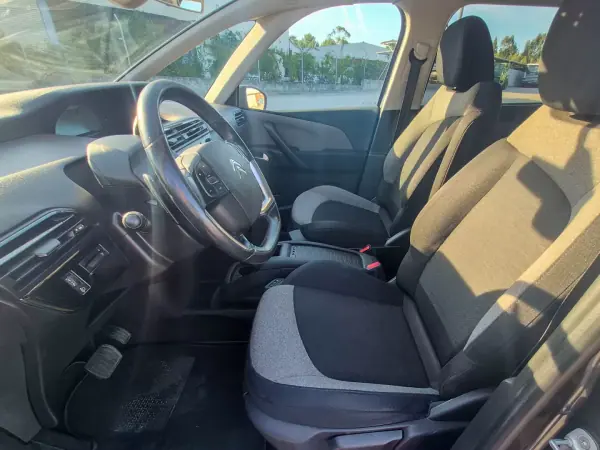 Citroën C4 Picasso 2015 - 10900 EUR, 268750 km - AUTO.MOTO.pt - 268750km - foto 4 de 7
