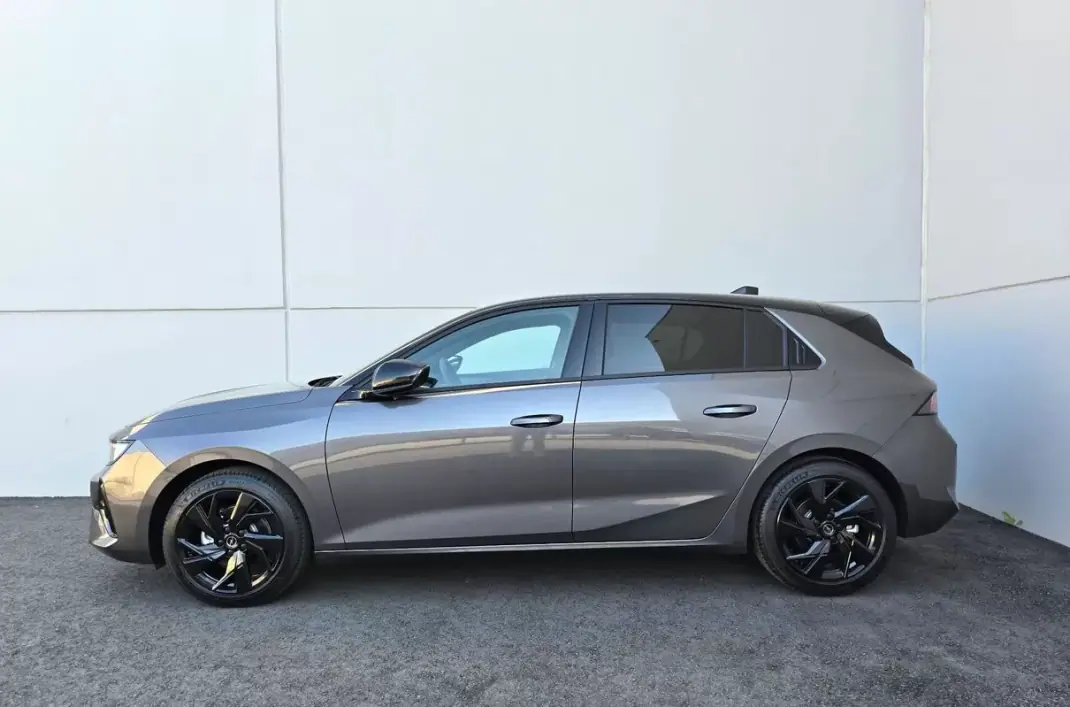 Opel Astra 2023 - 19900 EUR, 16940 km - AUTO.MOTO.pt - 16940km - foto 12 de 39