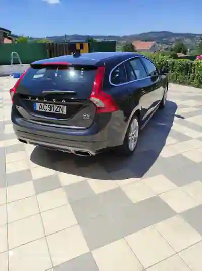 Volvo V60 2015 - 12500 EUR, 175000 km - AUTO.MOTO.pt - 175000km - foto 5 de 13