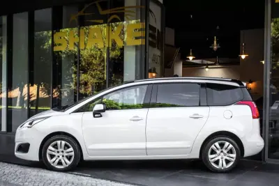 Peugeot 5008 2016 — foto 2 de 34