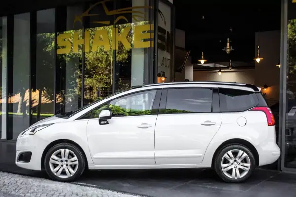 Peugeot 5008 2016 — foto 2 de 34