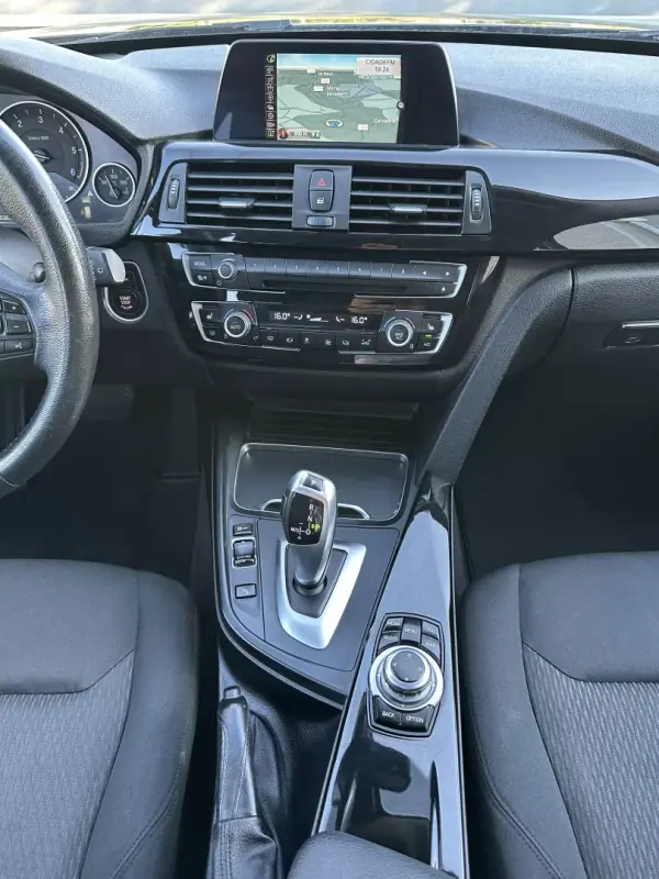 BMW 320 2017 - 14900 EUR, 260000 km - AUTO.MOTO.pt - 260000km - foto 41 de 65