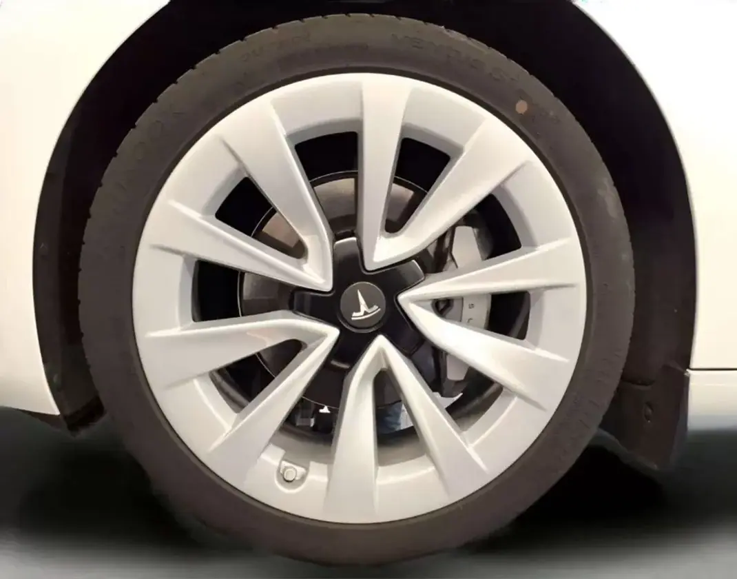 Tesla Model 3 2022 - 28500 EUR, 45186 km - AUTO.MOTO.pt - 45186km - foto 12 de 15