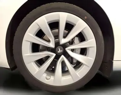 Tesla Model 3 2022 - 28500 EUR, 45186 km - AUTO.MOTO.pt - 45186km - foto 12 de 15