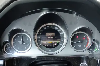Mercedes-Benz E 300 2012 - 14500 EUR, 295499 km - AUTO.MOTO.pt - 295499km - foto 2 de 29