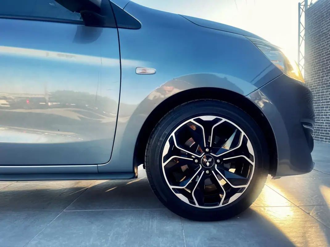 Mitsubishi Space Star 2018 - 11500 EUR, 103000 km - AUTO.MOTO.pt - 103000km - foto 6 de 13