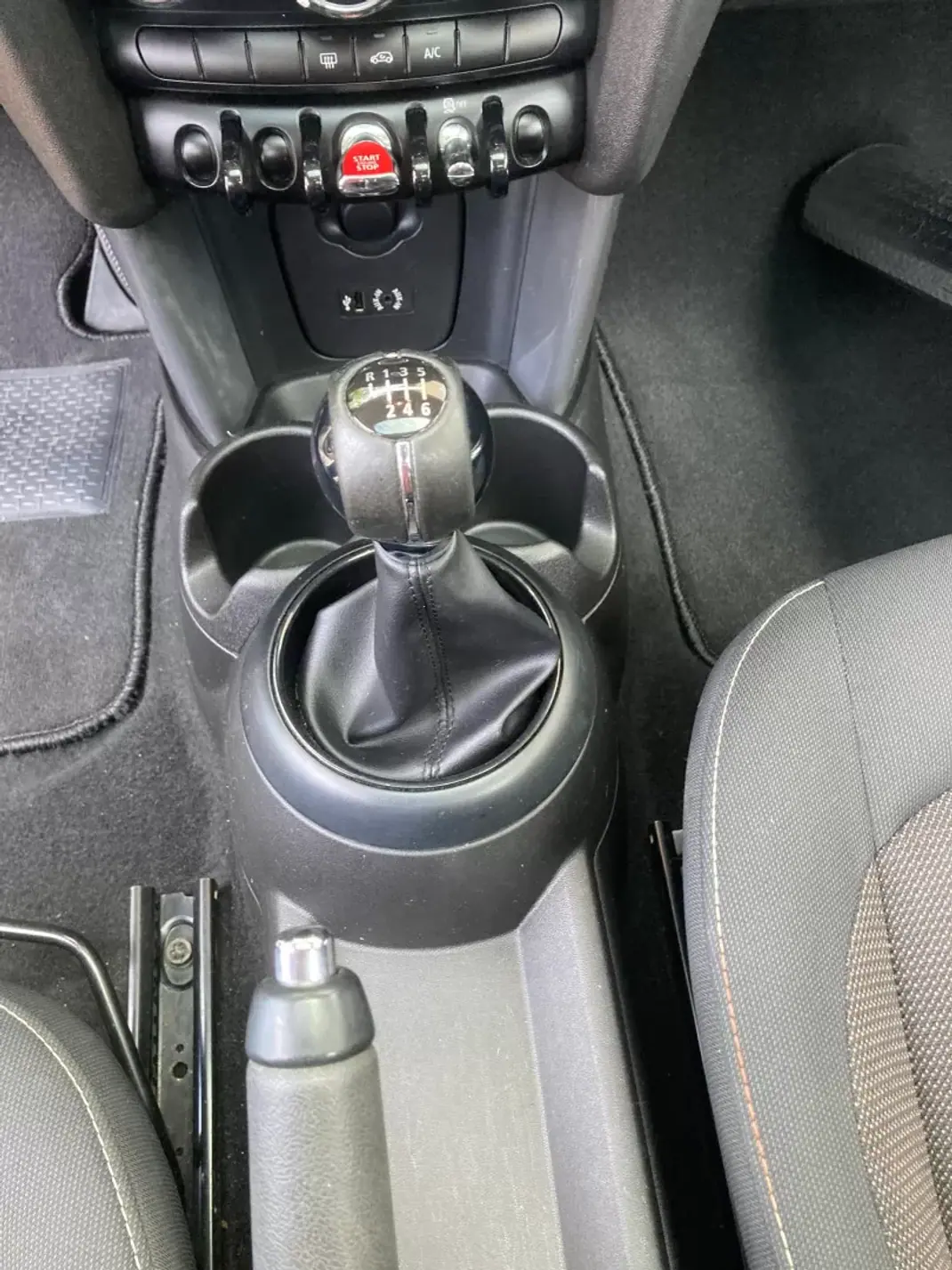 MINI One 2016 - 12990 EUR, 125600 km - AUTO.MOTO.pt - 125600km - foto 13 de 19