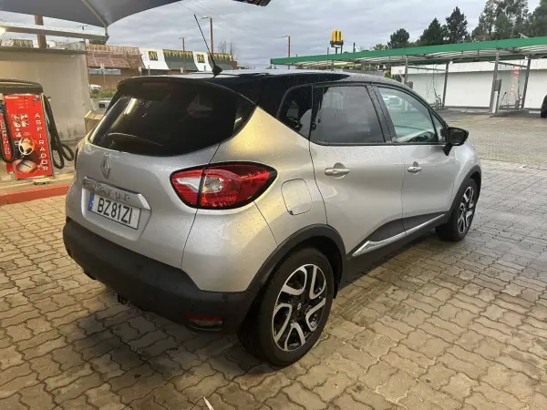 Renault Captur 2014 - 12250 EUR, 184000 km - AUTO.MOTO.pt - 184000km - foto 5 de 14