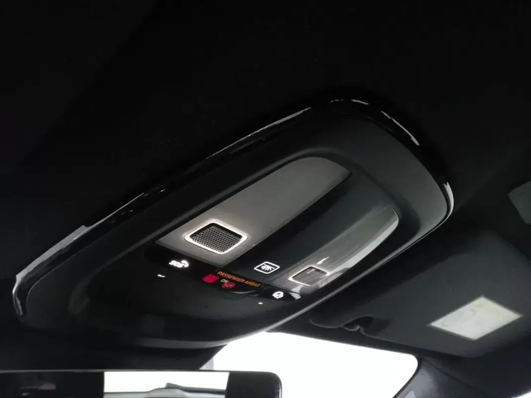 Volvo XC 40 2022 - 24999 EUR, 111000 km - AUTO.MOTO.pt - 111000km - foto 37 de 38