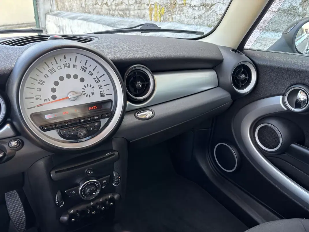 MINI Cooper 2010 - 7000 EUR, 208000 km - 208000km - foto 9 de 11