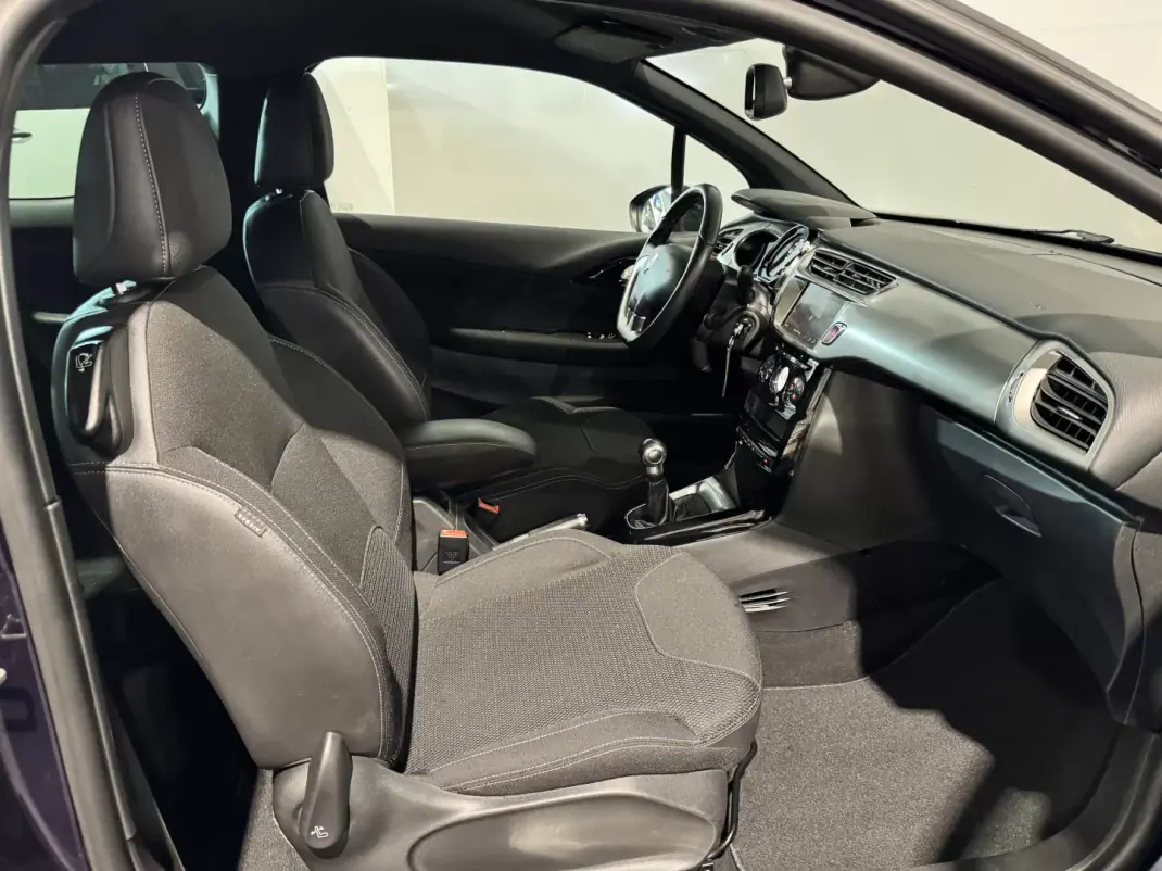 DS 3 CABRIO 2018 - 12900 EUR, 133595 km - 133595km - foto 34 de 39