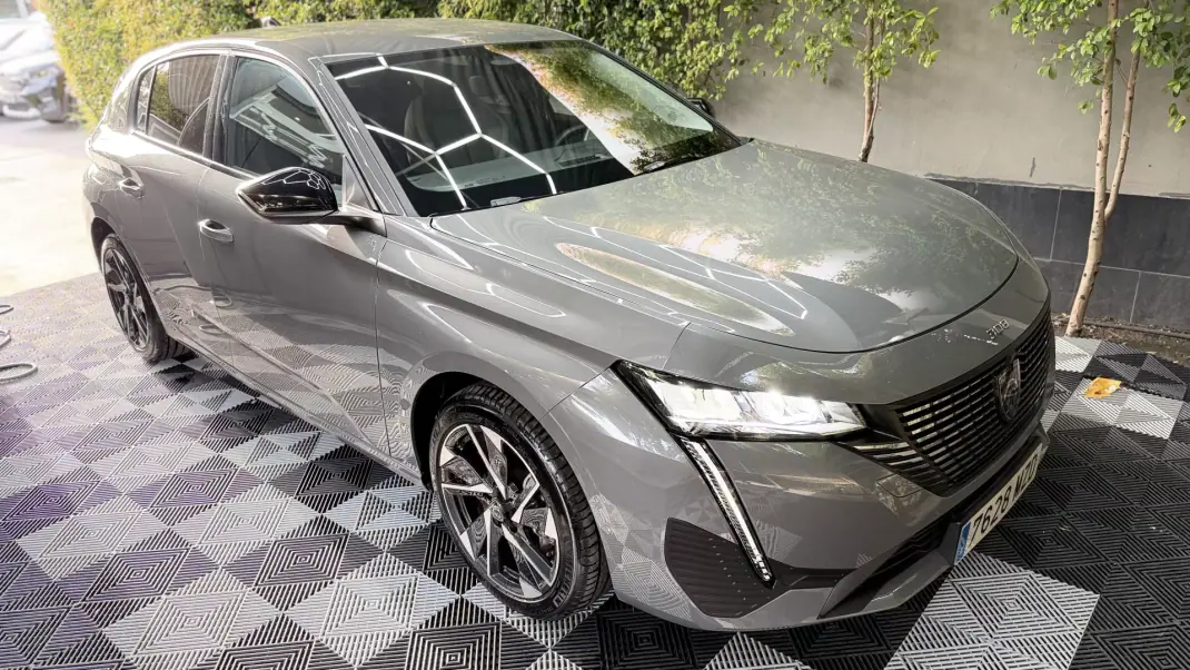 Peugeot 308 2025 - 24500 EUR, 7700 km - AUTO.MOTO.pt - 7700km - foto 1 de 21