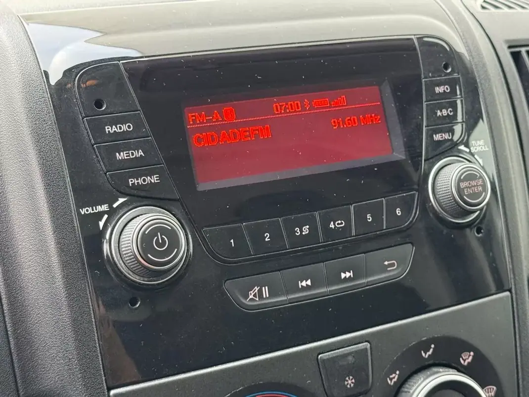 Peugeot 2020 - 16950 EUR, 100000 km - AUTO.MOTO.pt - 100000km - foto 19 de 24