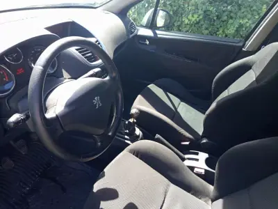 Peugeot 207 2007 - 4990 EUR, 254878 km - 254878km - foto 6 de 10