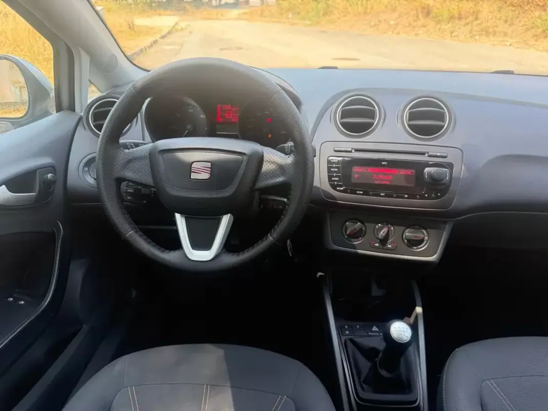 SEAT Ibiza 2011 - 6450 EUR, 199000 km - 199000km - foto 18 de 25