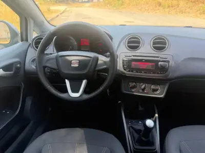 SEAT Ibiza 2011 - 6450 EUR, 199000 km - AUTO.MOTO.pt - 199000km - foto 18 de 25