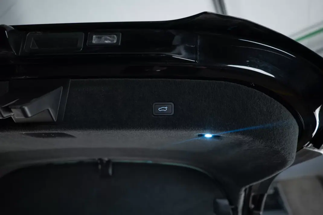 Lotus Eletre 2023 - 110000 EUR, 34626 km - AUTO.MOTO.pt - 34626km - foto 11 de 32