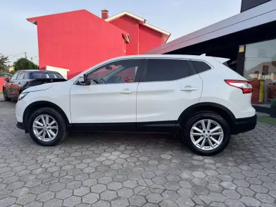 Nissan Qashqai 2015 - 11500 EUR, 258000 km - AUTO.MOTO.pt - 258000km - foto 4 de 36