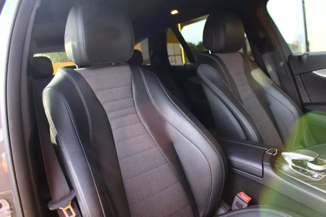 Mercedes-Benz E 300 2019 - 23900 EUR, 178524 km - AUTO.MOTO.pt - 178524km - foto 15 de 34