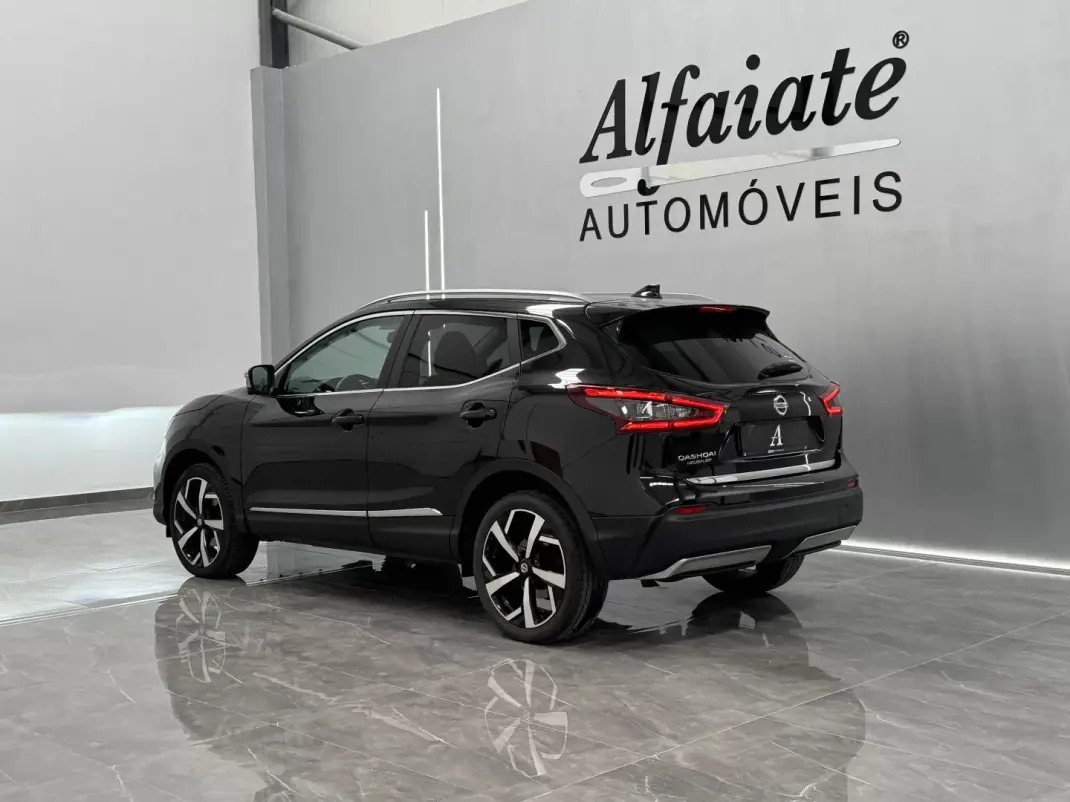 Nissan Qashqai 2017 - 16890 EUR, 117000 km - AUTO.MOTO.pt - 117000km - foto 4 de 6