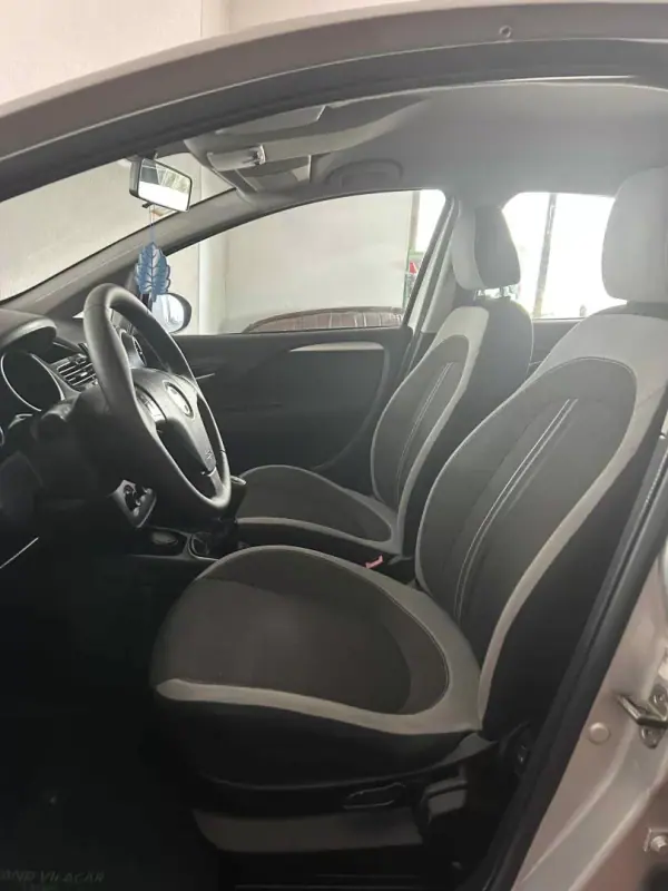 Fiat Punto 2012 - 7990 EUR, 201200 km - AUTO.MOTO.pt - 201200km - foto 6 de 12