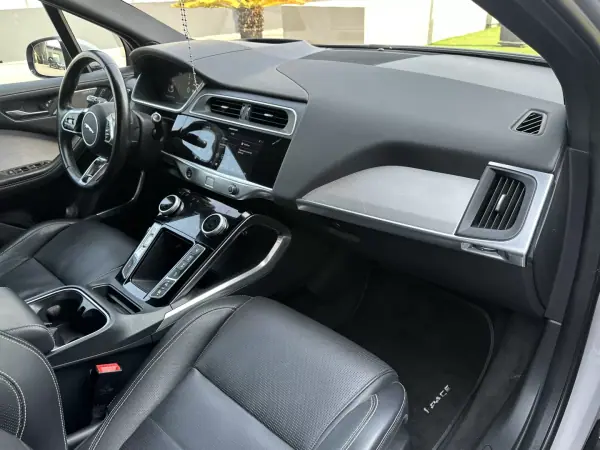 Jaguar I-Pace 2018 - 27900 EUR, 113000 km - AUTO.MOTO.pt - 113000km - foto 44 de 59