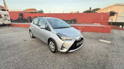 Toyota Yaris 2019 - 13880 EUR, 116435 km - AUTO.MOTO.pt - 116435km - foto 12 de 33