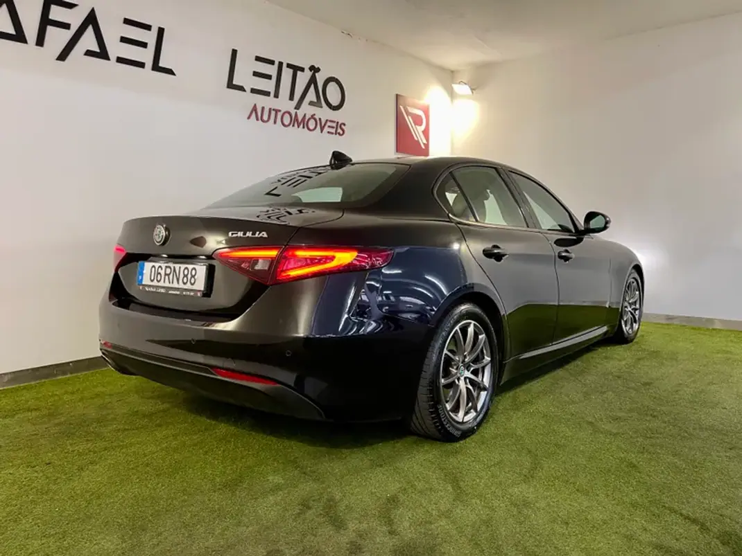 Alfa Romeo Giulia 2016 - 18500 EUR, 153000 km - AUTO.MOTO.pt - 153000km - foto 6 de 35