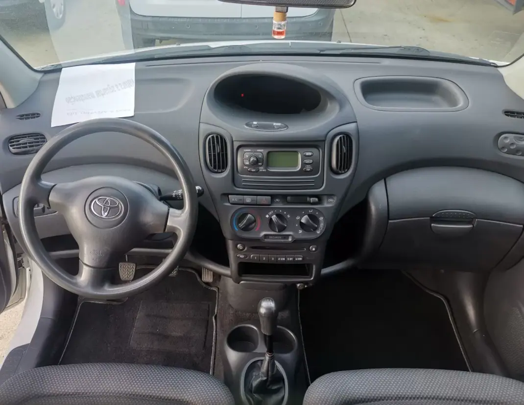 Toyota 2005 - 6500 EUR, 355238 km - AUTO.MOTO.pt - 355238km - foto 6 de 7