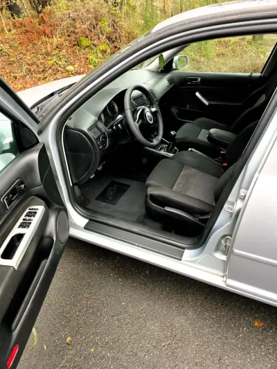 Volkswagen Golf 2001 - 4990 EUR, 358400 km - AUTO.MOTO.pt - 358400km - foto 16 de 23